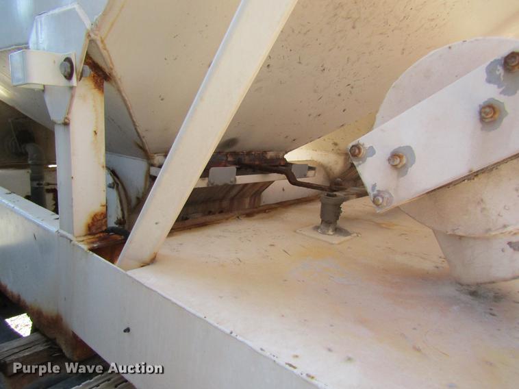 image for item DB5977 1999 International Eagle 9400 dry fertilizer tender truck