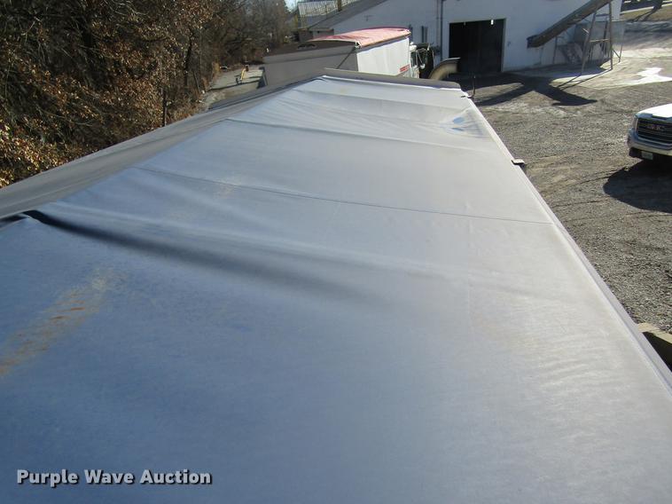 image for item DB5977 1999 International Eagle 9400 dry fertilizer tender truck