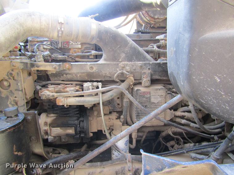 image for item DB5977 1999 International Eagle 9400 dry fertilizer tender truck