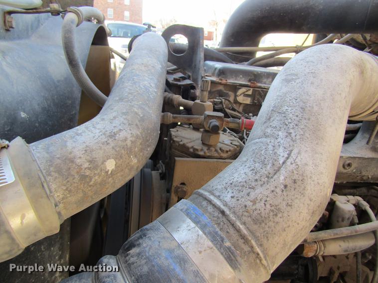 image for item DB5977 1999 International Eagle 9400 dry fertilizer tender truck