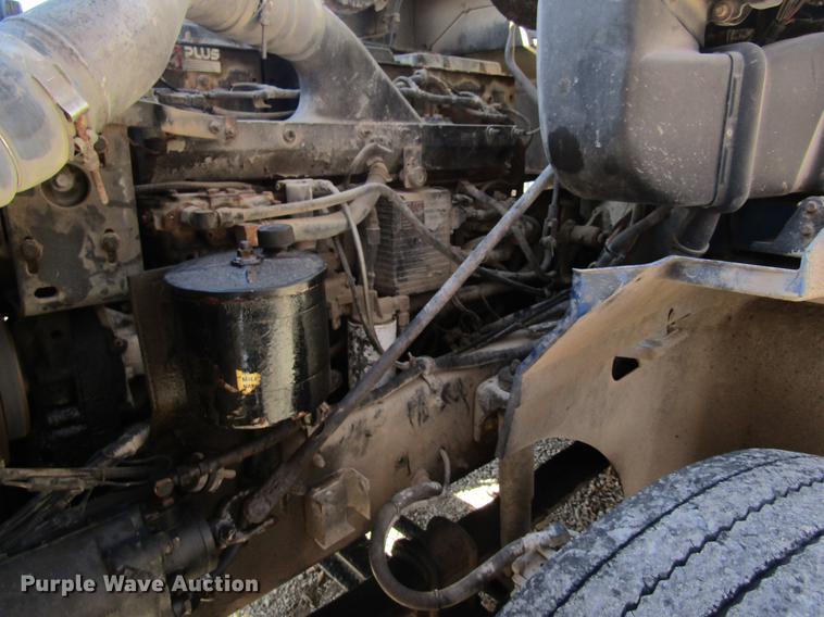 image for item DB5977 1999 International Eagle 9400 dry fertilizer tender truck