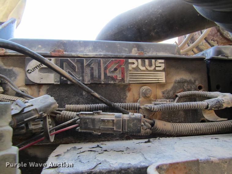 image for item DB5977 1999 International Eagle 9400 dry fertilizer tender truck