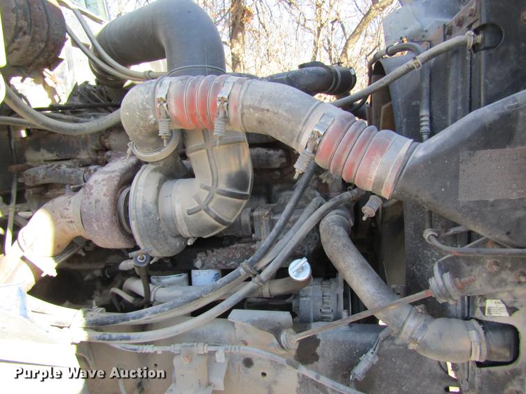 image for item DB5977 1999 International Eagle 9400 dry fertilizer tender truck