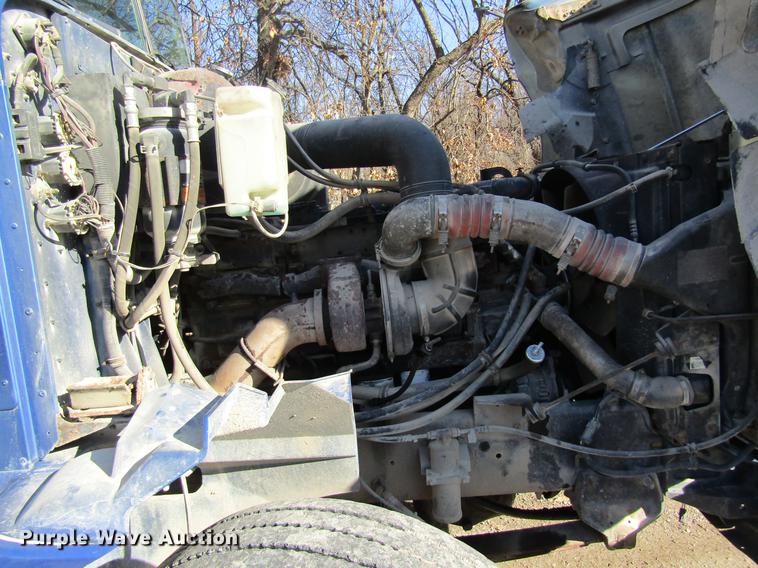 image for item DB5977 1999 International Eagle 9400 dry fertilizer tender truck