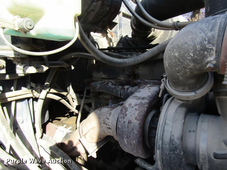 image for item DB5977 1999 International Eagle 9400 dry fertilizer tender truck