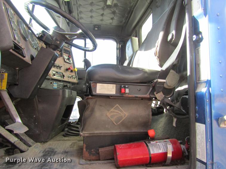 image for item DB5977 1999 International Eagle 9400 dry fertilizer tender truck