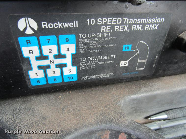 image for item DB5977 1999 International Eagle 9400 dry fertilizer tender truck