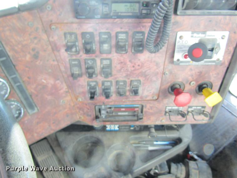 image for item DB5977 1999 International Eagle 9400 dry fertilizer tender truck