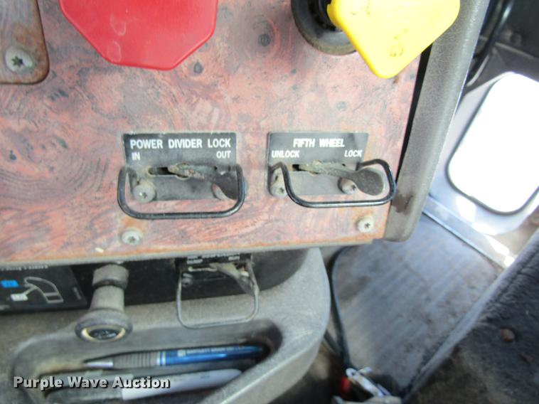 image for item DB5977 1999 International Eagle 9400 dry fertilizer tender truck