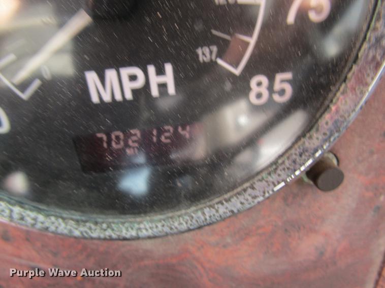 image for item DB5977 1999 International Eagle 9400 dry fertilizer tender truck