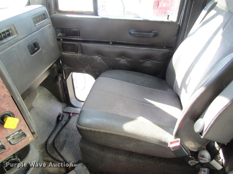 image for item DB5977 1999 International Eagle 9400 dry fertilizer tender truck