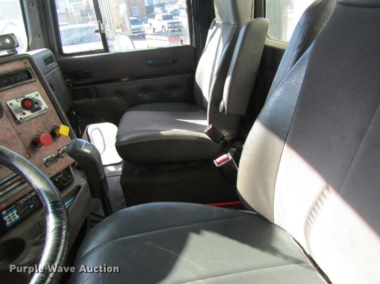 image for item DB5977 1999 International Eagle 9400 dry fertilizer tender truck