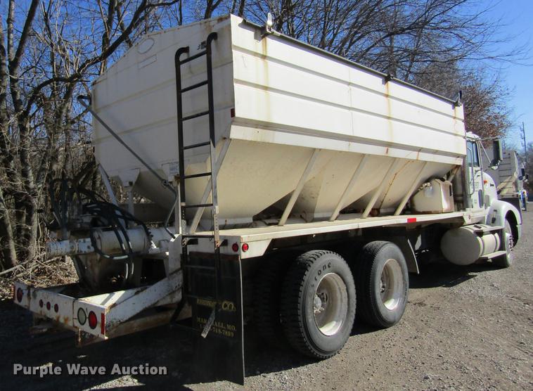 image for item DB5978 1994 International 9400 dry fertilizer tender truck