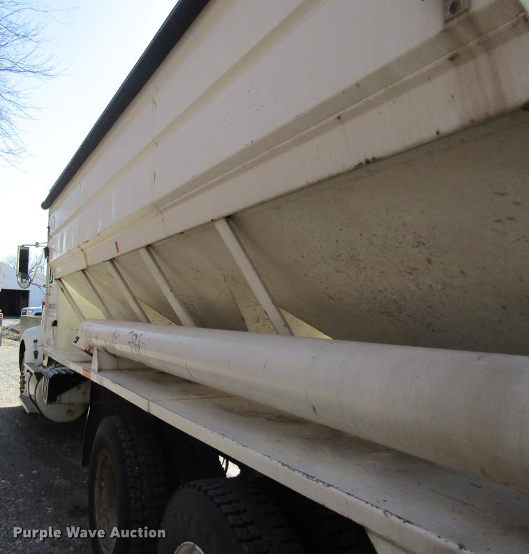 image for item DB5978 1994 International 9400 dry fertilizer tender truck