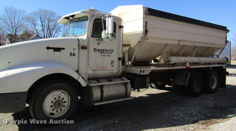 image for item DB5978 1994 International 9400 dry fertilizer tender truck