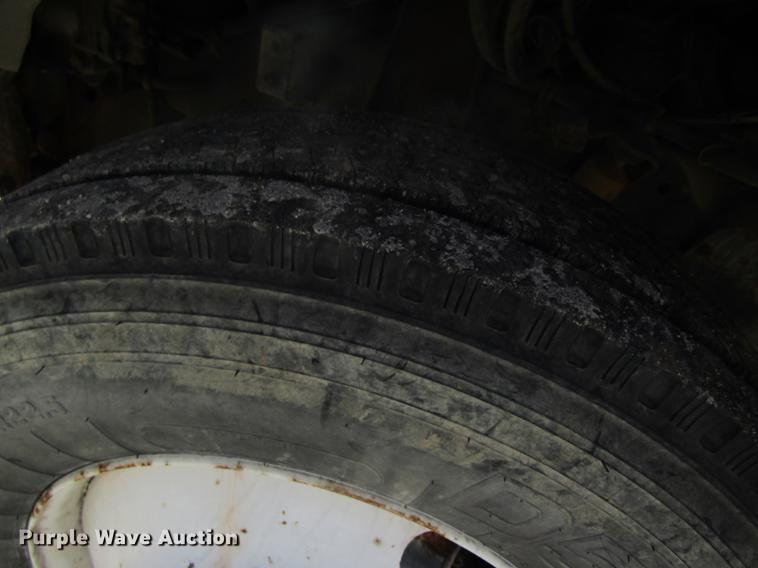 image for item DB5978 1994 International 9400 dry fertilizer tender truck