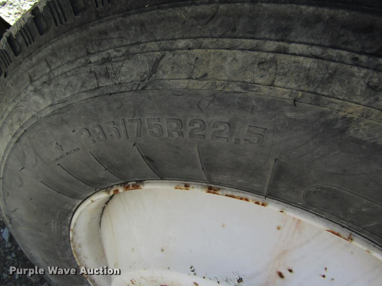 image for item DB5978 1994 International 9400 dry fertilizer tender truck