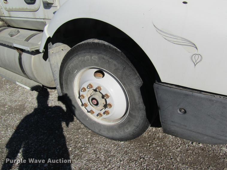 image for item DB5978 1994 International 9400 dry fertilizer tender truck