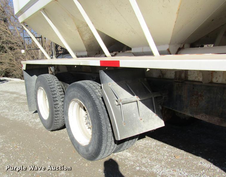 image for item DB5978 1994 International 9400 dry fertilizer tender truck