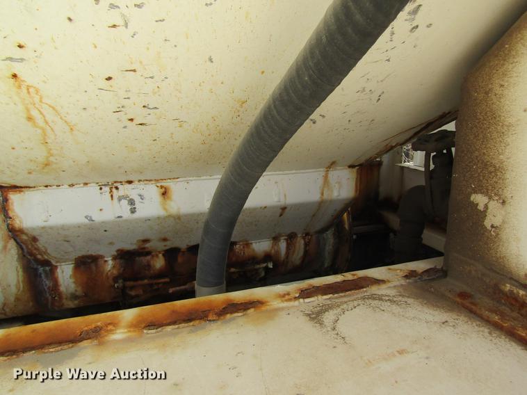 image for item DB5978 1994 International 9400 dry fertilizer tender truck