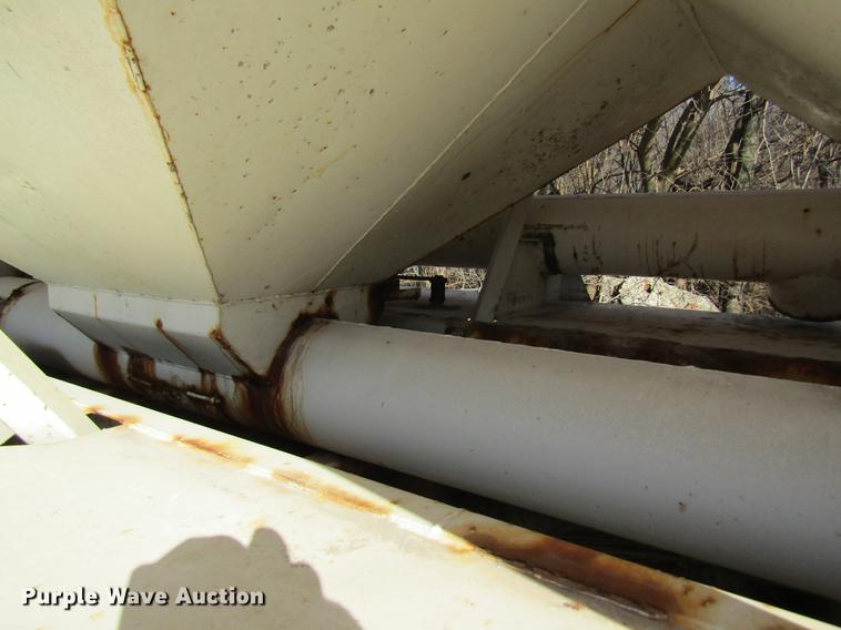 image for item DB5978 1994 International 9400 dry fertilizer tender truck