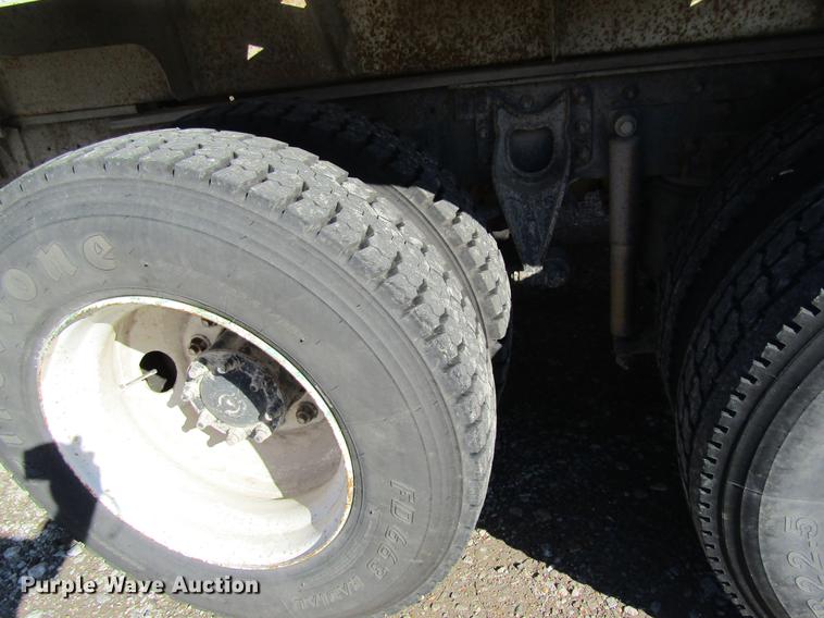 image for item DB5978 1994 International 9400 dry fertilizer tender truck