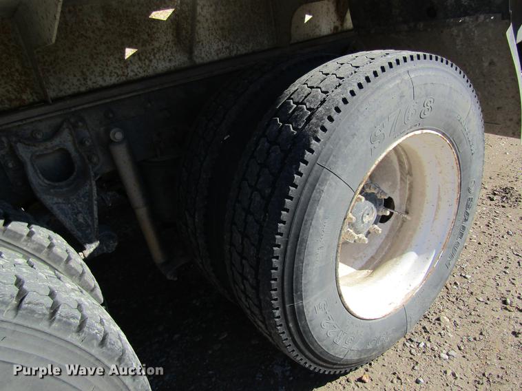 image for item DB5978 1994 International 9400 dry fertilizer tender truck