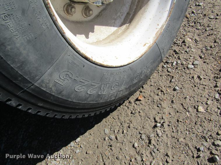 image for item DB5978 1994 International 9400 dry fertilizer tender truck