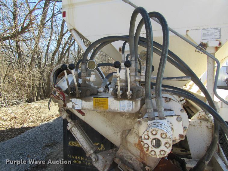 image for item DB5978 1994 International 9400 dry fertilizer tender truck