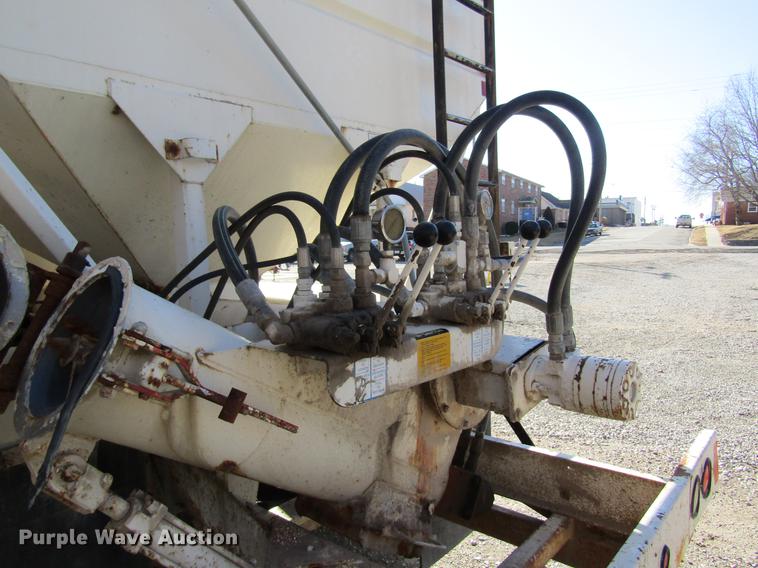 image for item DB5978 1994 International 9400 dry fertilizer tender truck