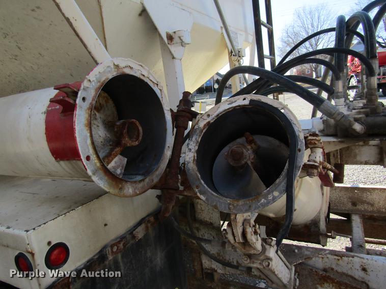 image for item DB5978 1994 International 9400 dry fertilizer tender truck