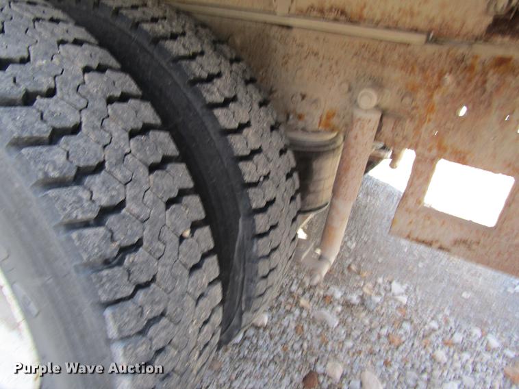 image for item DB5978 1994 International 9400 dry fertilizer tender truck