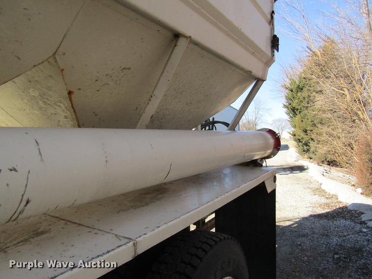 image for item DB5978 1994 International 9400 dry fertilizer tender truck