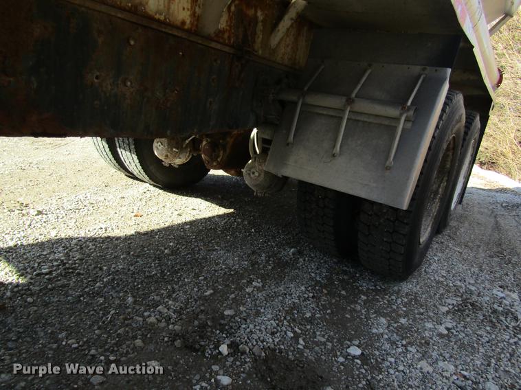 image for item DB5978 1994 International 9400 dry fertilizer tender truck