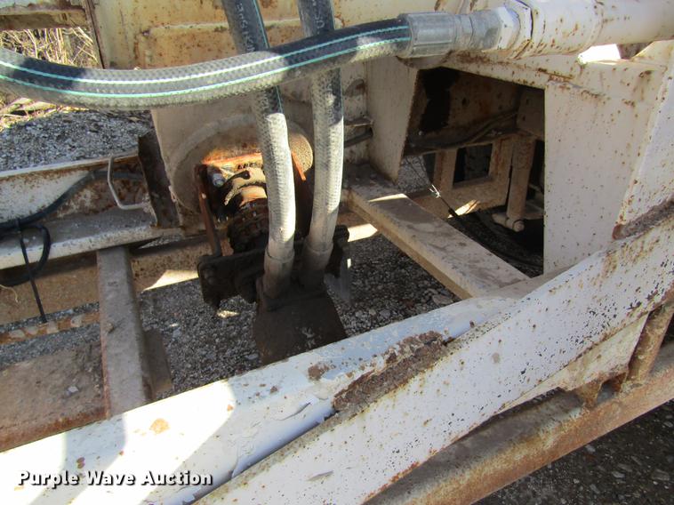 image for item DB5978 1994 International 9400 dry fertilizer tender truck