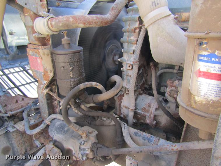 image for item DB5978 1994 International 9400 dry fertilizer tender truck