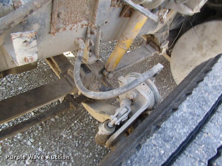 image for item DB5978 1994 International 9400 dry fertilizer tender truck