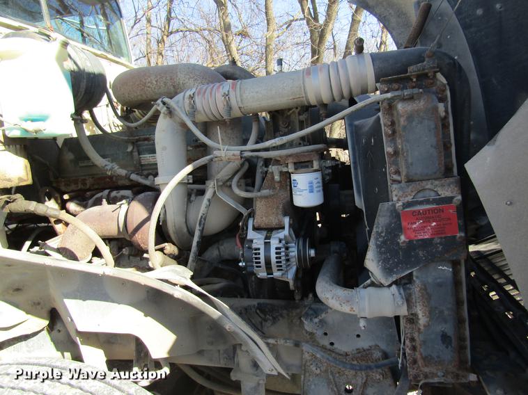 image for item DB5978 1994 International 9400 dry fertilizer tender truck