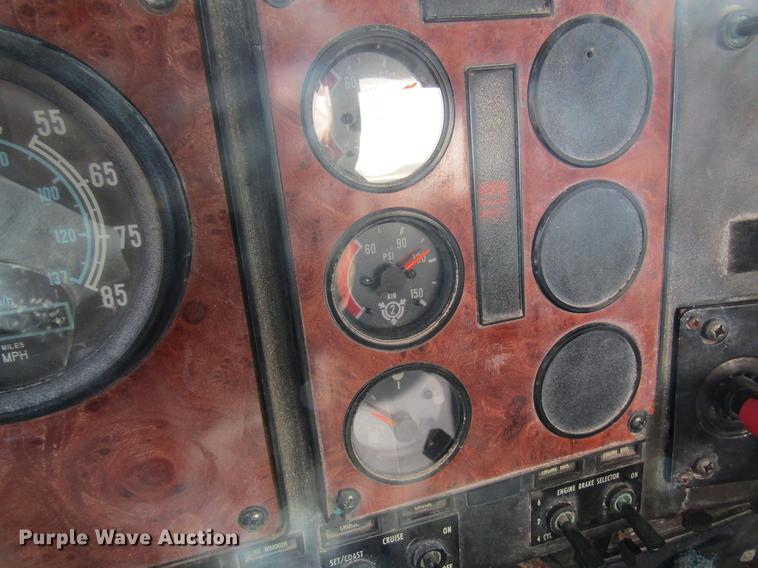 image for item DB5978 1994 International 9400 dry fertilizer tender truck