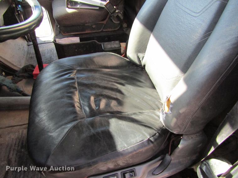 image for item DB5978 1994 International 9400 dry fertilizer tender truck