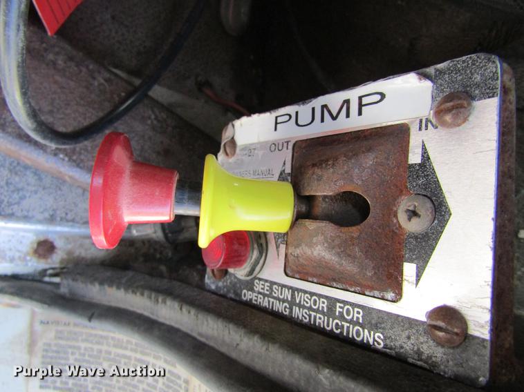 image for item DB5978 1994 International 9400 dry fertilizer tender truck