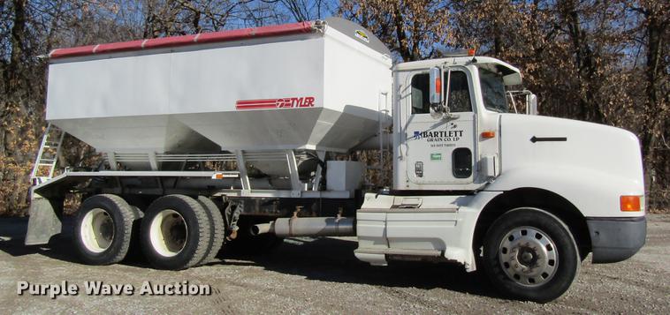 image for item DB5980 1994 International 9200 dry fertilizer tender truck