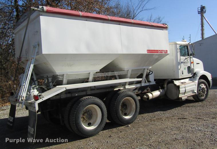 image for item DB5980 1994 International 9200 dry fertilizer tender truck