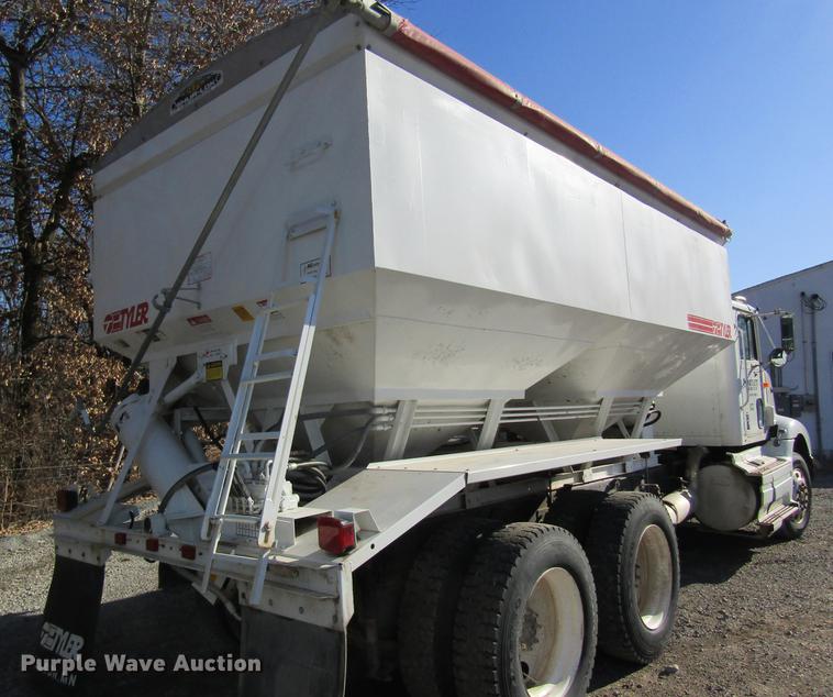 image for item DB5980 1994 International 9200 dry fertilizer tender truck