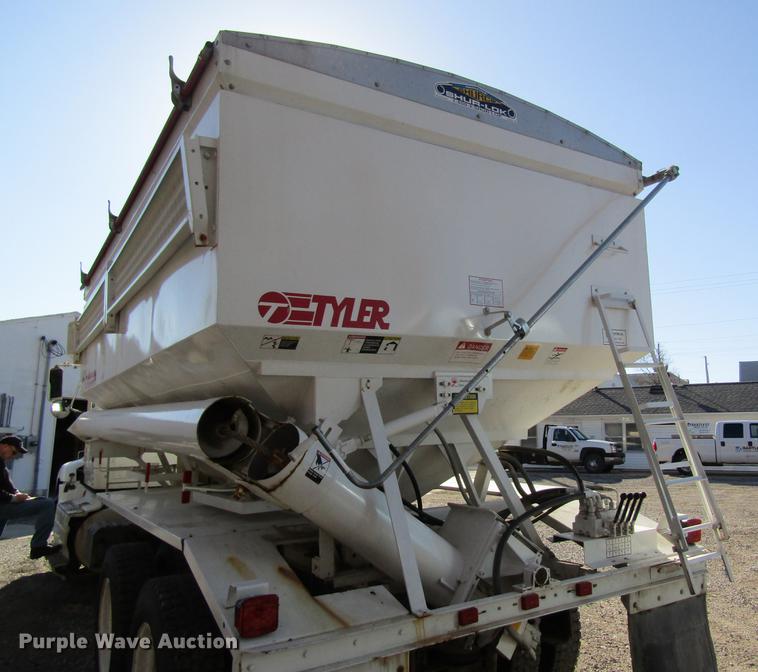 image for item DB5980 1994 International 9200 dry fertilizer tender truck