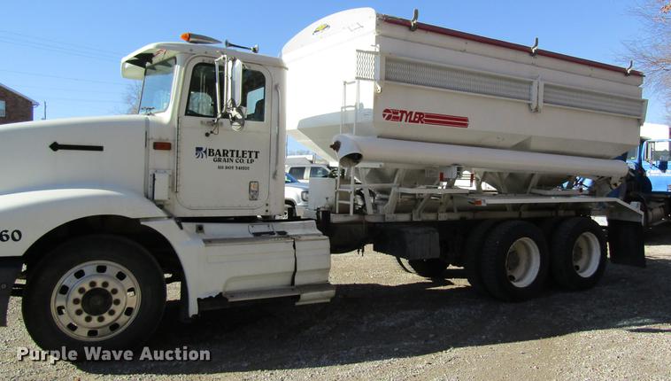 image for item DB5980 1994 International 9200 dry fertilizer tender truck