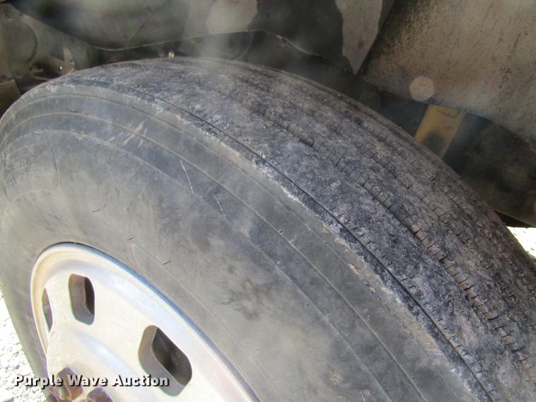 image for item DB5980 1994 International 9200 dry fertilizer tender truck