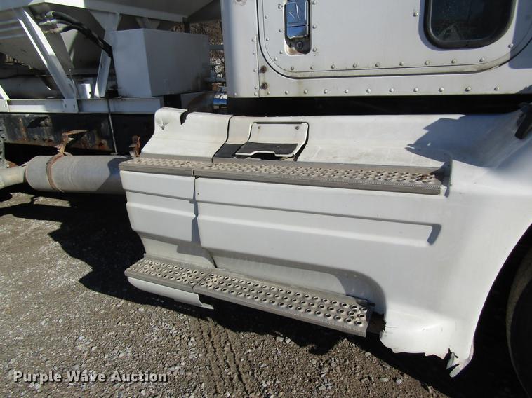 image for item DB5980 1994 International 9200 dry fertilizer tender truck