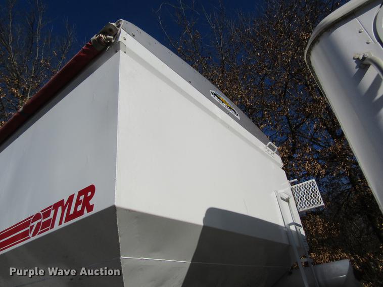 image for item DB5980 1994 International 9200 dry fertilizer tender truck