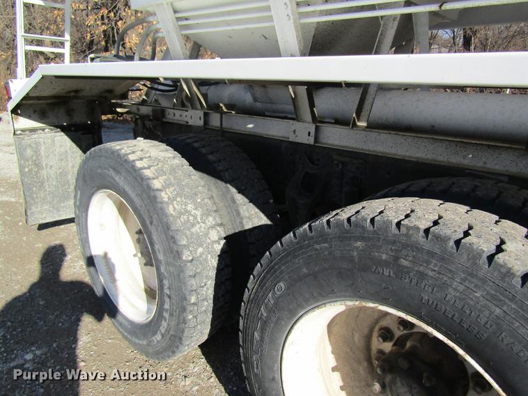 image for item DB5980 1994 International 9200 dry fertilizer tender truck